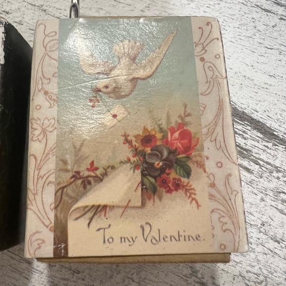 Set Of TWO SMALL MATCHBOX SIZE WIND UP MUSIC BOXES - Picture 4 of 8